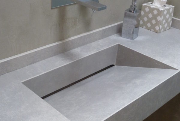 3. Top bagno con vasca integrata a scivolo