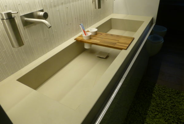 4. Top bagno con vasca integrata e piletta centrale click-clack