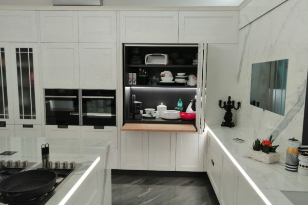 e63ae7e5-8a3e-49b5-81ec-37f2406d504f