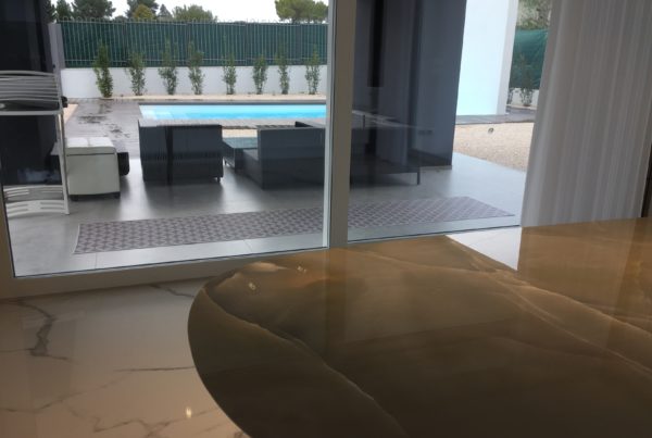 1. Piano tavolo in gres FMG Onice Giada